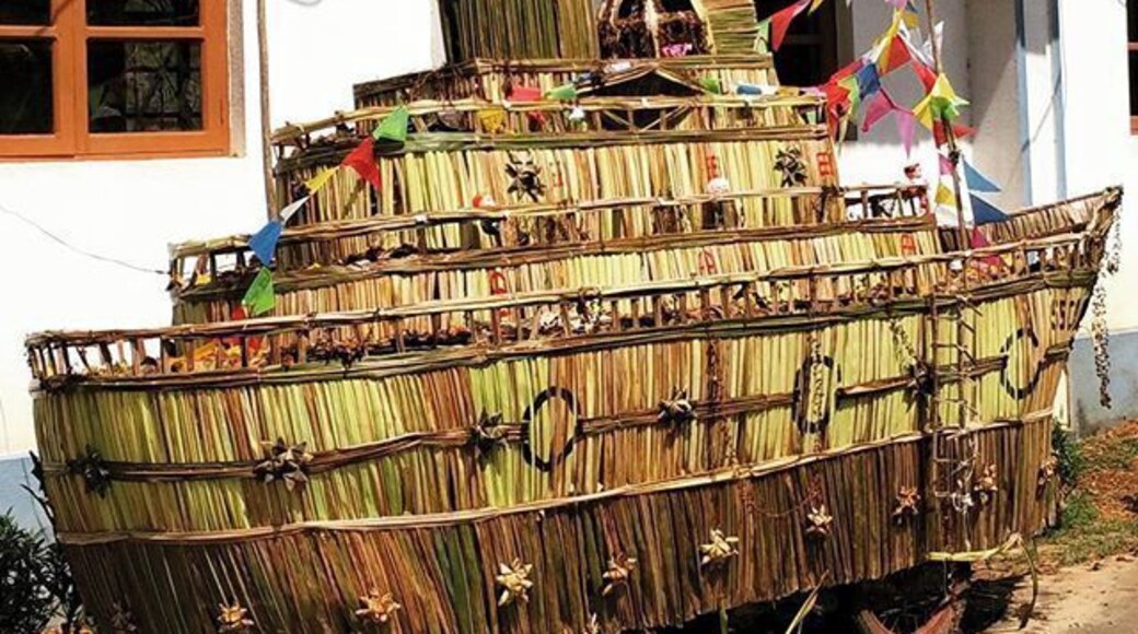 On a bright sunny Goan afternoon, I went on a long drive, into the lanes of South Goa and saw things I wouldn't see anywhere else, this for example.
#incredibleindia #india #indiatourism #indiatravel #travelpics #travelgram #streetsofindia #travelblogger #desi_diaries #_soi #discover_india #indiapictures #indiaclicks #igramming_india #india_gram #travel #travelbug #solotravel #xiaomi #goa #gogoa #drive #Lovetheworld #explore #colorful #goatourism #colorful