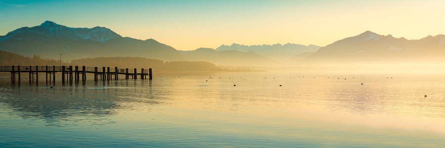 Chiemsee Panorama - Berge und See im Nebel
