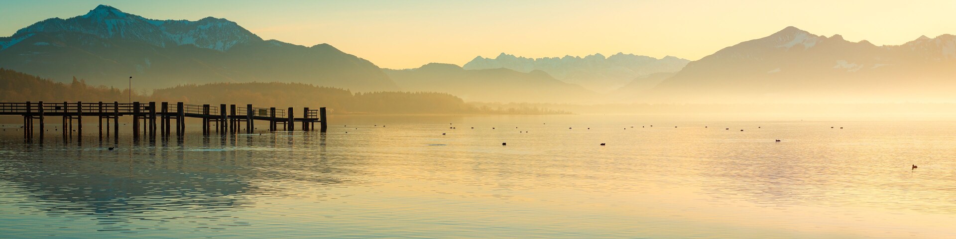 Chiemsee Panorama - Berge und See im Nebel