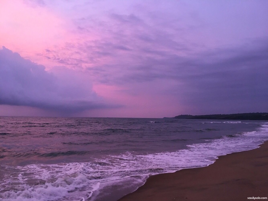 Approaching storm, crashing waves, dramatic skyline…..& a perfect evening! ❤️
#travel #evenings #horizon #skyline #sunsets #stormysky #sands #oceans #beaches #goa #sassilysolo #india