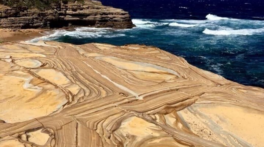 The rocks at Putty Beach