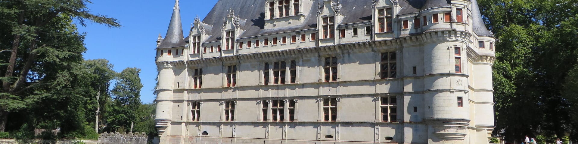 This building is indexed in the Base Mérimée, a database of architectural heritage maintained by the French Ministry of Culture, under the reference PA00097549 .