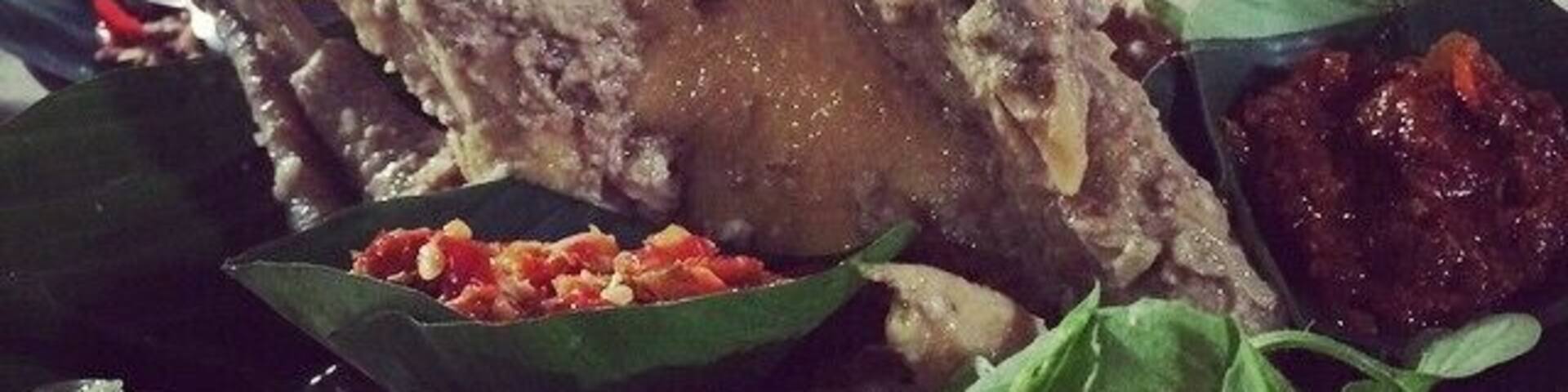 Ingkung Jawa Sedang – It can be intimidating being served a full chicken from head to claw... But this was one of the best dishes we've had in Indonesia (and we've basically eaten our way across Java). The meat is incredibly tender and the flavour was subtle yet tasty.
They also have the most delicious #Gudeg (ask for the coconut flower).
If you want a genuine dining experience in Yogyakarta then this place is a must.
#food #foodie #culinary