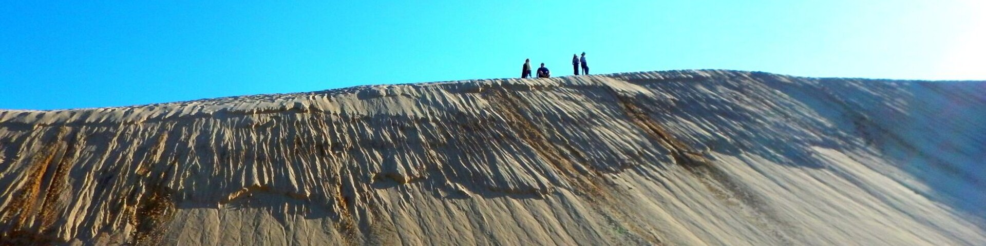 The coolest thing to do with the kids this spring. Go Sand boarding.
4WD Tours R Us located at Birubi Beach will show you and the family have a fantastic time. Take it from us, its a complete blast.