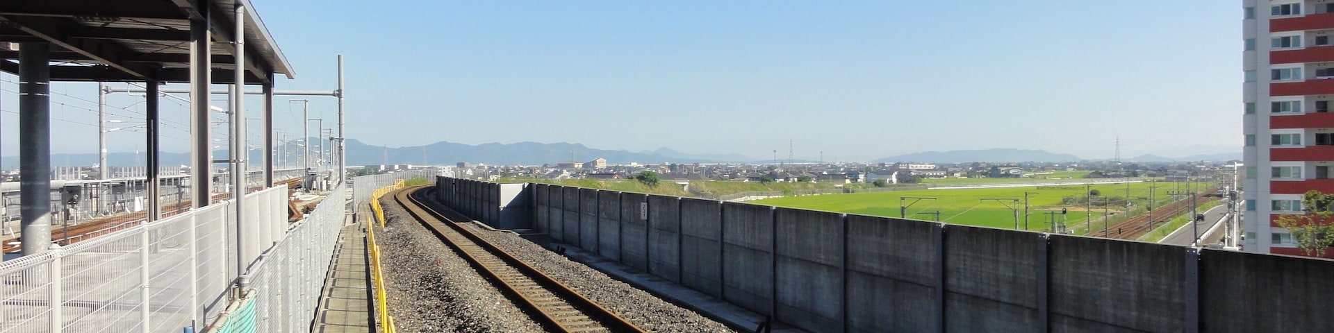 新八代駅ホームから熊本方面を撮る