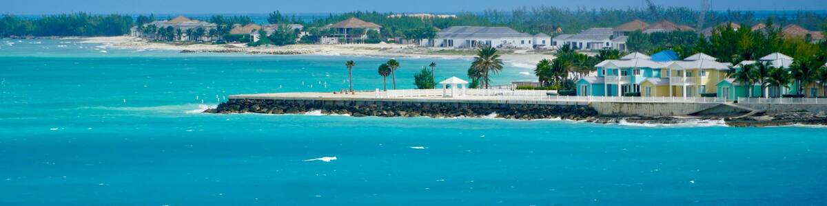 Shoreline with beautiful blue and turquoise waters of North Bimini, Bahamas