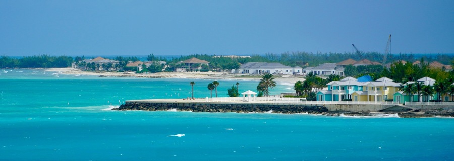 Shoreline with beautiful blue and turquoise waters of North Bimini, Bahamas