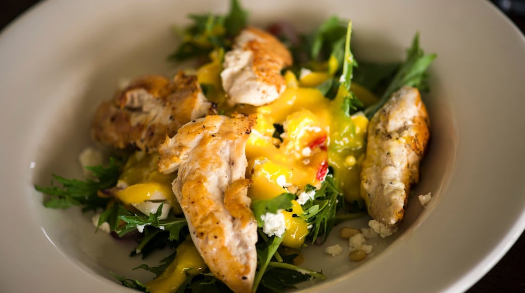 Bridport ofreciendo comida