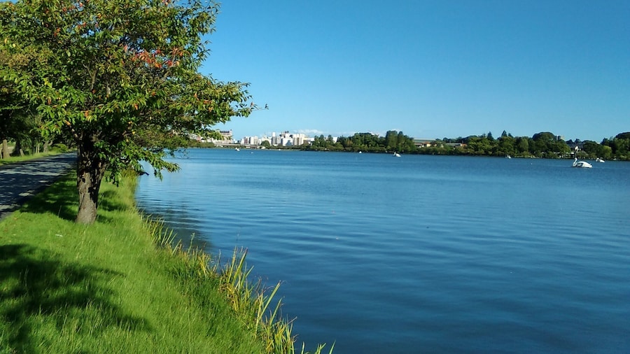 Lake Senba in Mito, Ibaraki, Japan, viewed from west to east.