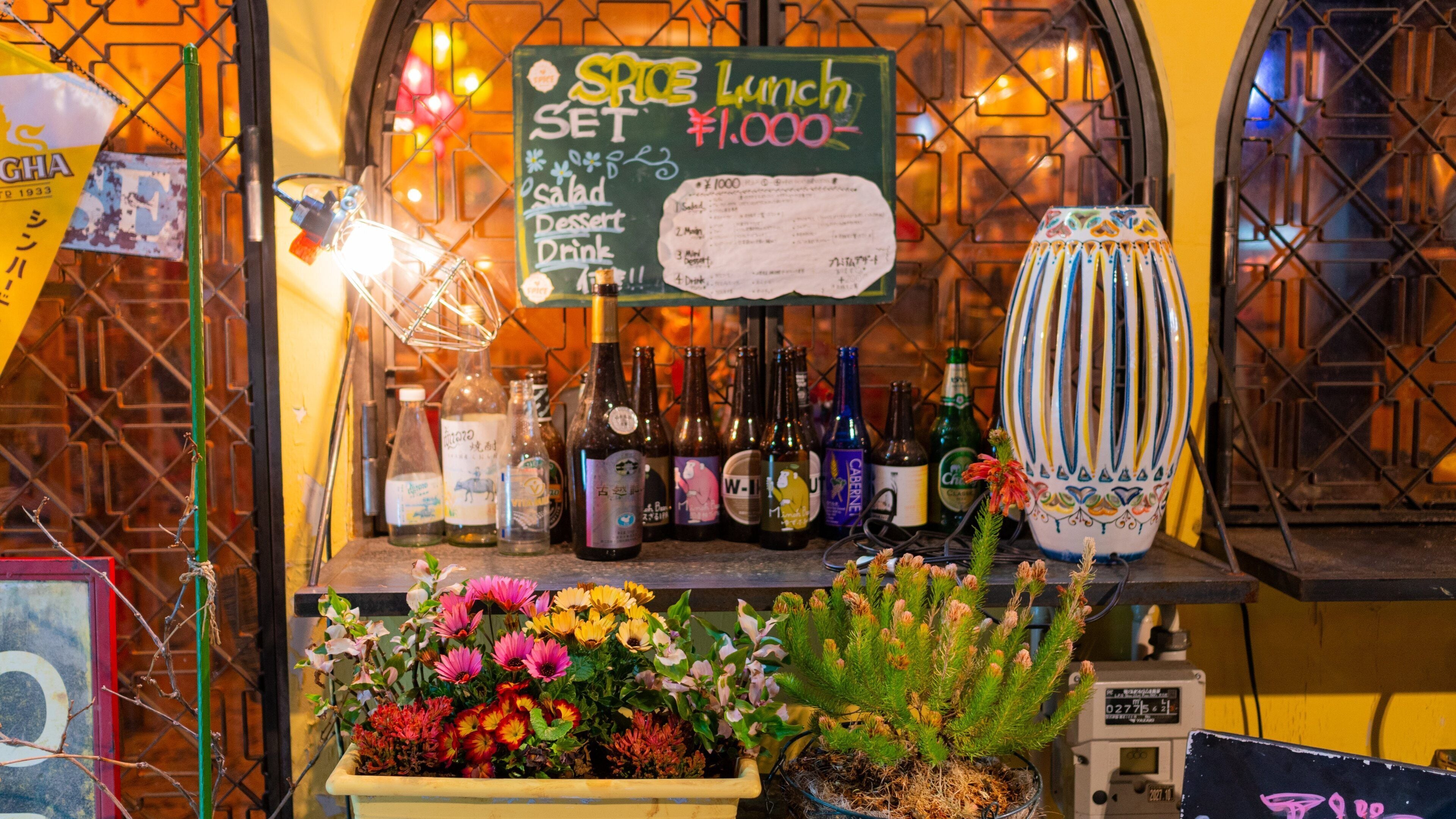 Kofu showing flowers, signage and drinks or beverages