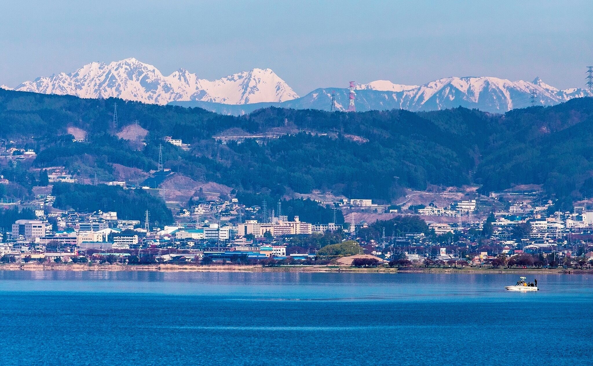 A peaceful morning in Suwa.