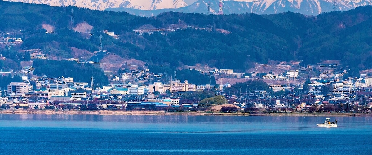 A peaceful morning in Suwa.