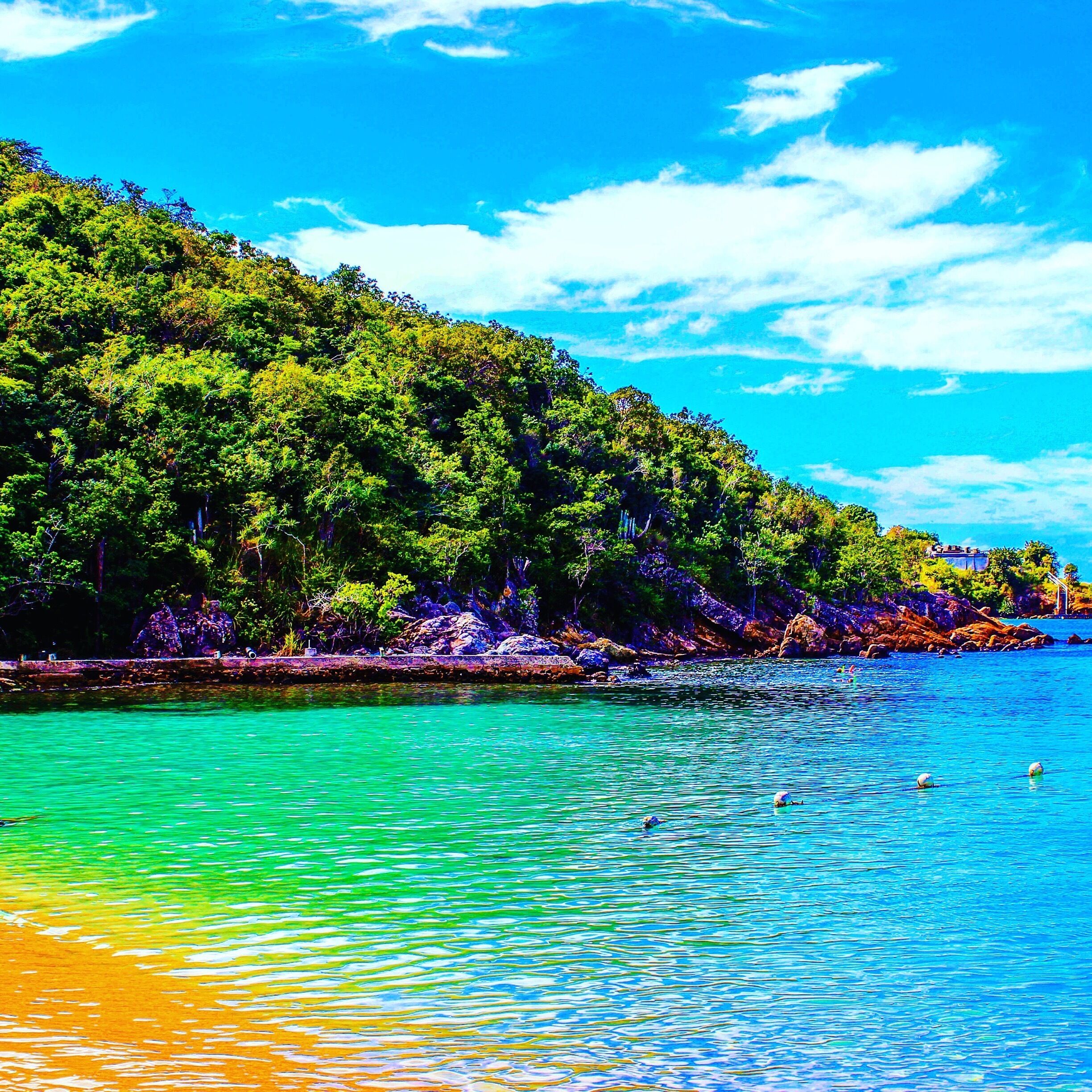 Escape the crowds of Maegens Bay and take a ferry to Honeymoon Beach.  You will be rewarded with crystal clear water, great food and drinks and a fun time. #beachbound