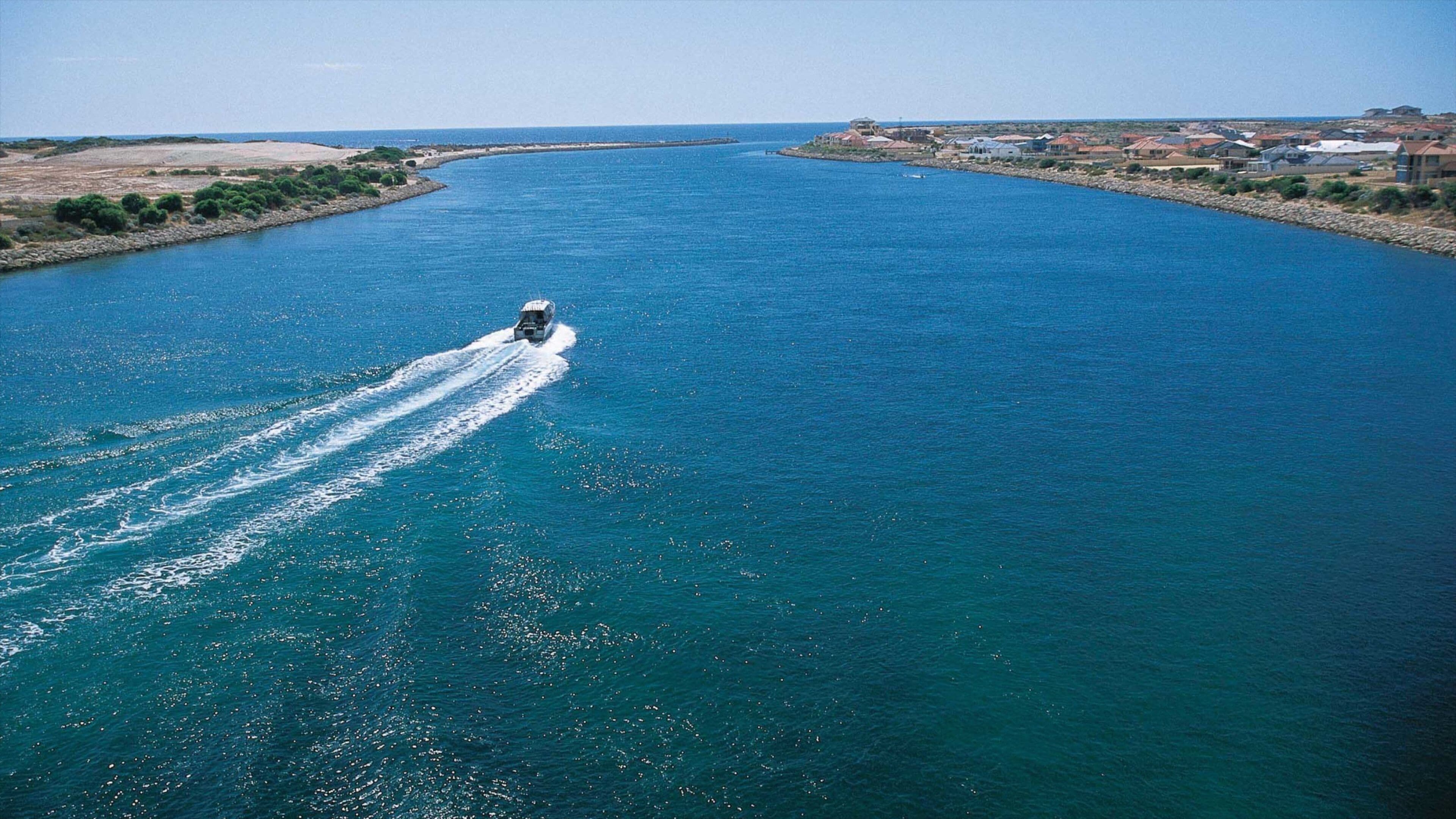 Mandurah featuring a bay or harbor, boating and landscape views