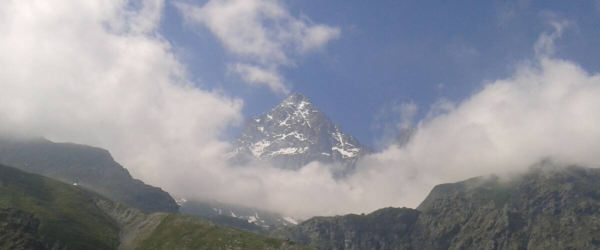 Monviso tra le nuvole