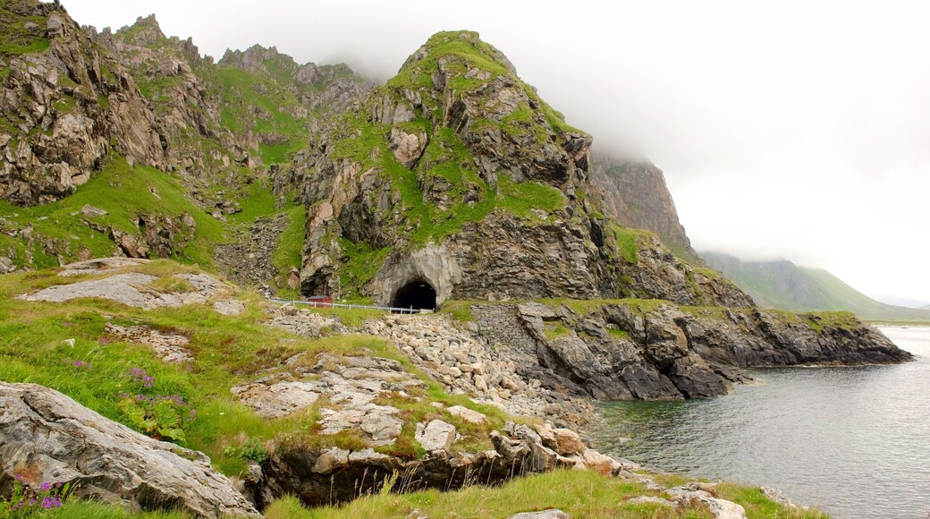 Andøya som inkluderer tåke og fjell