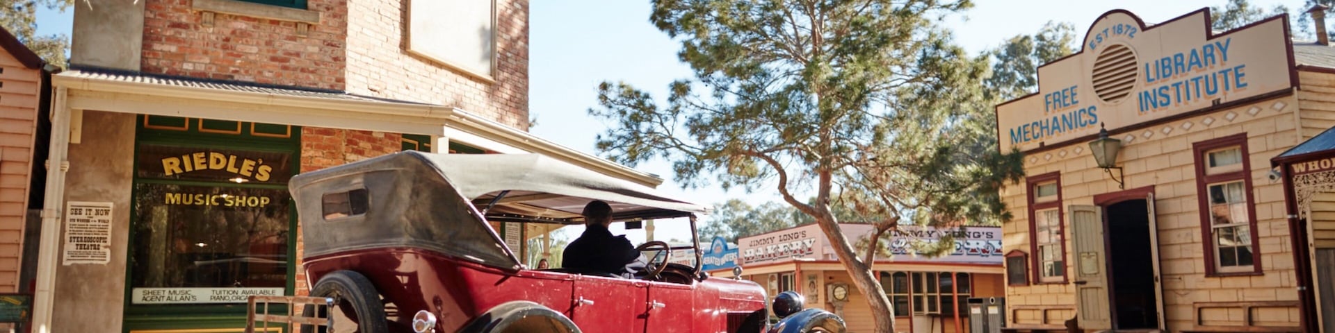 Swan Hill featuring heritage elements and a small town or village