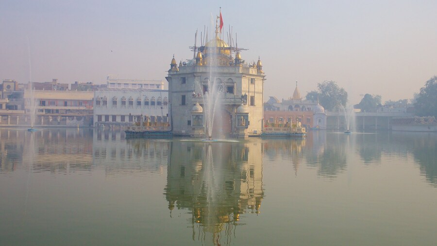 วิหาร Durgiana แสดง วัดหรือสถานที่เคารพบูชา, ทะเลสาบหรือแอ่งน้ำ และ มรดกวัฒนธรรม