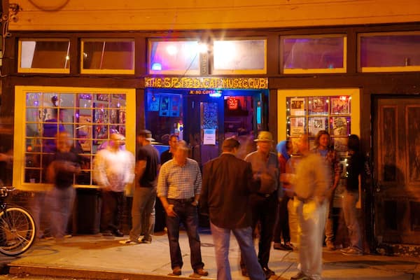 Frenchmen Street Jazz Clubs showing street scenes, a bar and nightlife
