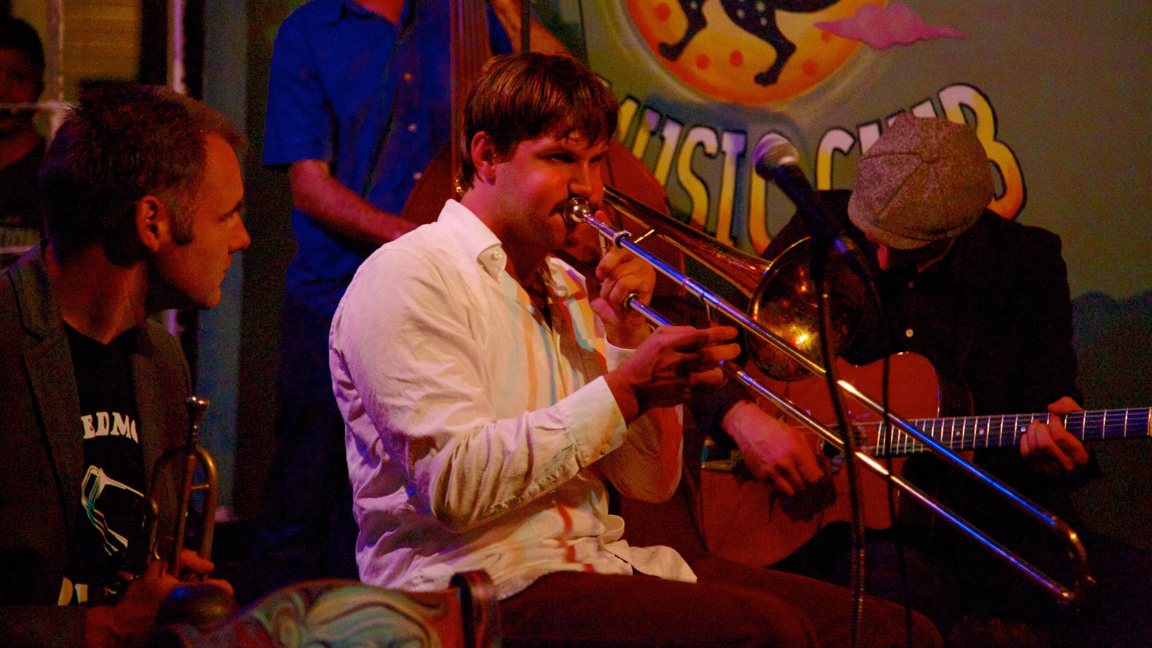 Clubs de jazz de Frenchmen Street montrant vues intérieures, arts de la scène et musique