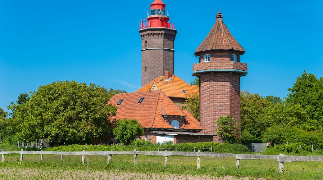 Leuchtturm Dahmeshöved und Marinebeobachtungsturm bei Dahme