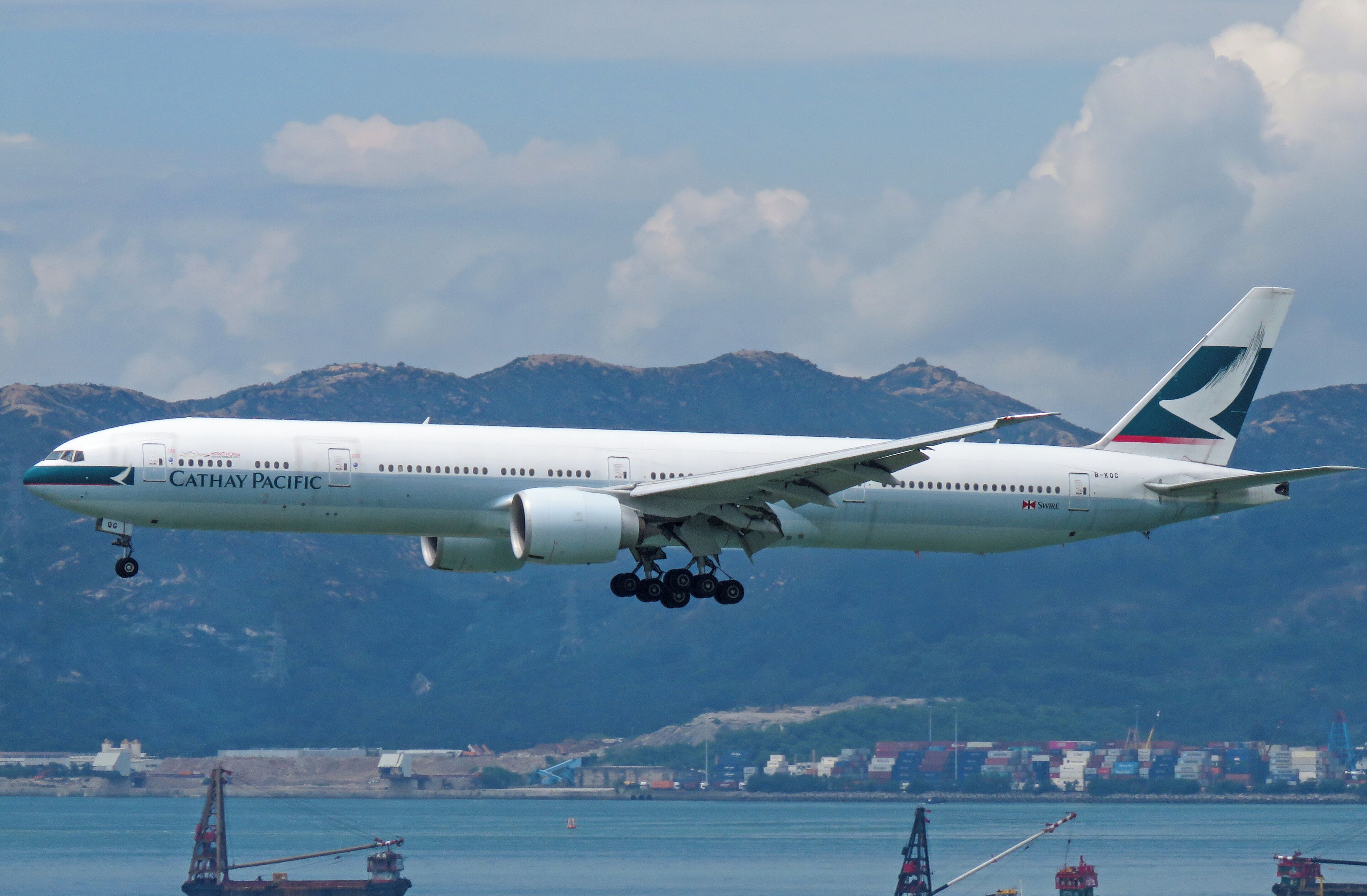 Cathay 841 from New York. Let's compare CX's old and new liveries...