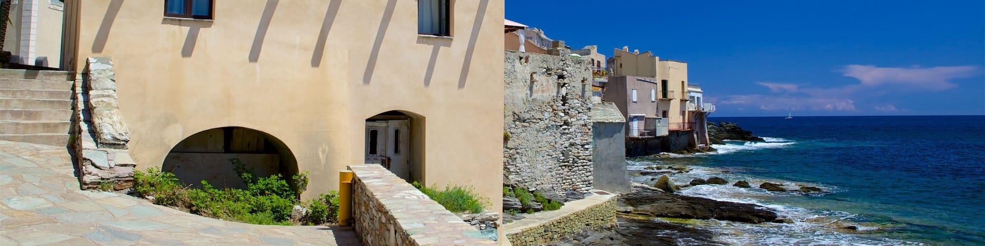 Brando featuring a house