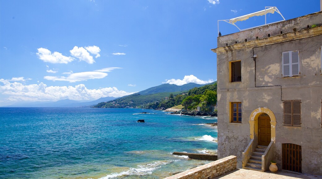 Brando mettant en vedette architecture patrimoniale, une maison et paysages cĂŽtiers