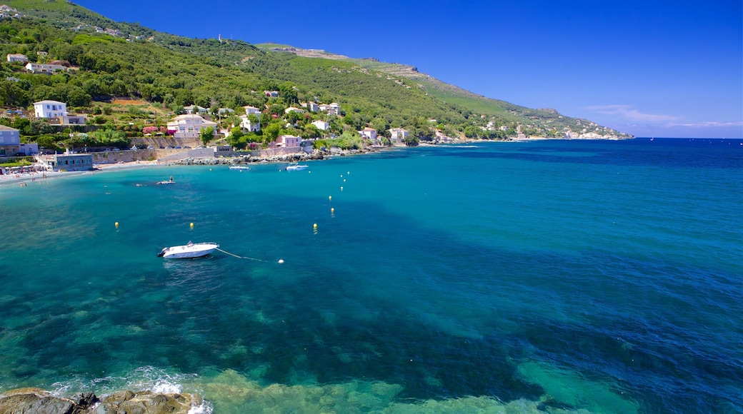 Brando featuring a coastal town