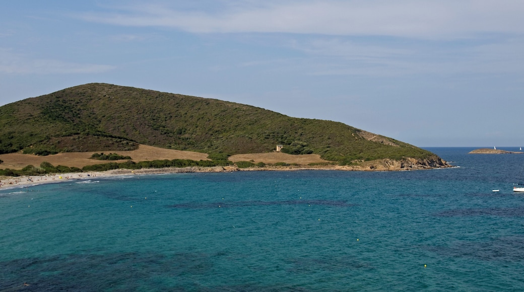 The beach and Finocchiarolaa Islands north of Punta di a Coscia