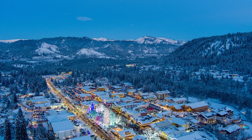 Aerial view of Leavenworth, Washington at twilight