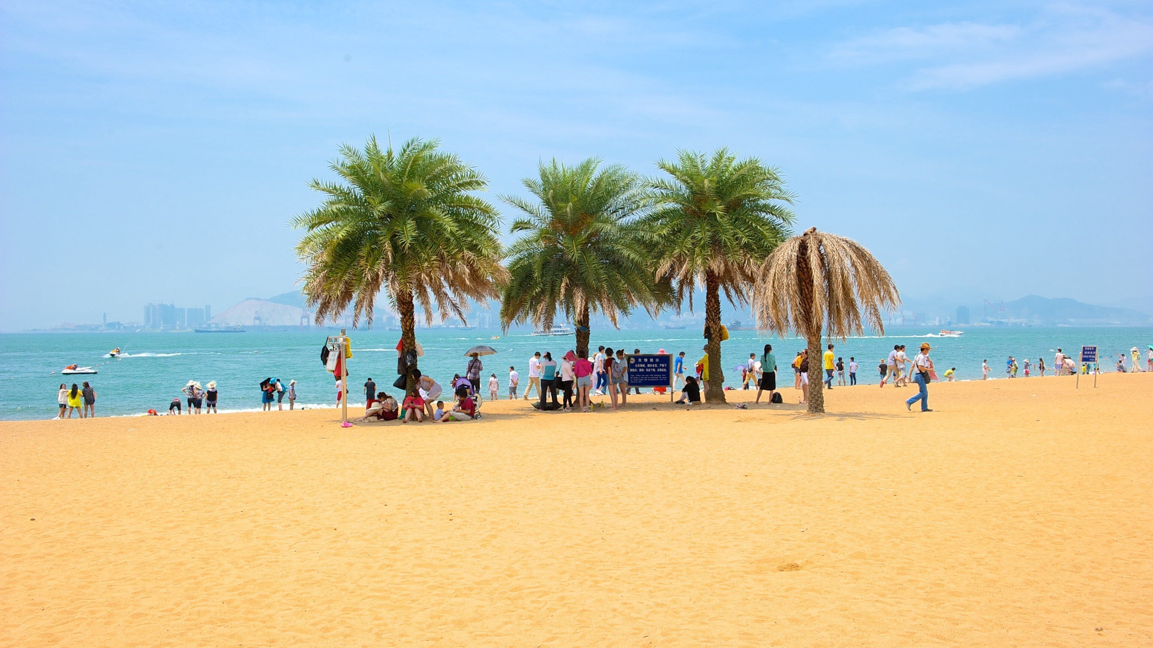 Gulangyu Island showing a coastal town, tropical scenes and landscape views