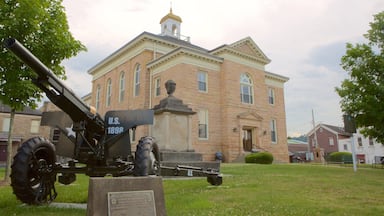 Summersville featuring military items, a memorial and heritage architecture