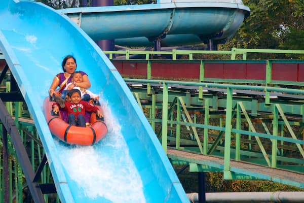 ニッコー パーク フィーチャー ウォーターパーク, アトラクション と 公園