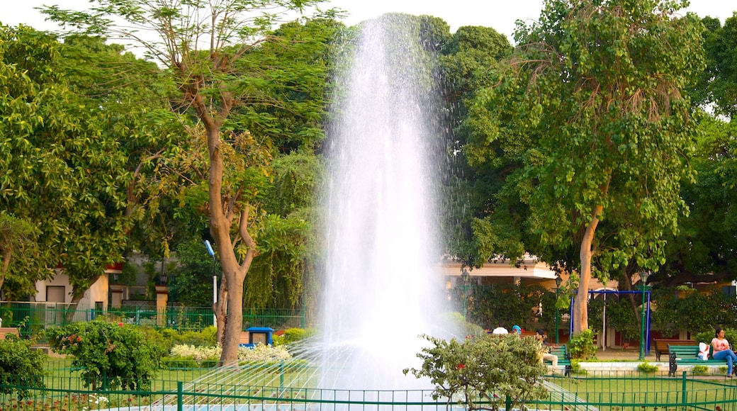 Nicco Park featuring a fountain and a garden