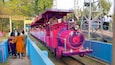 Nicco Park ofreciendo atracciones, un parque y elementos ferroviarios