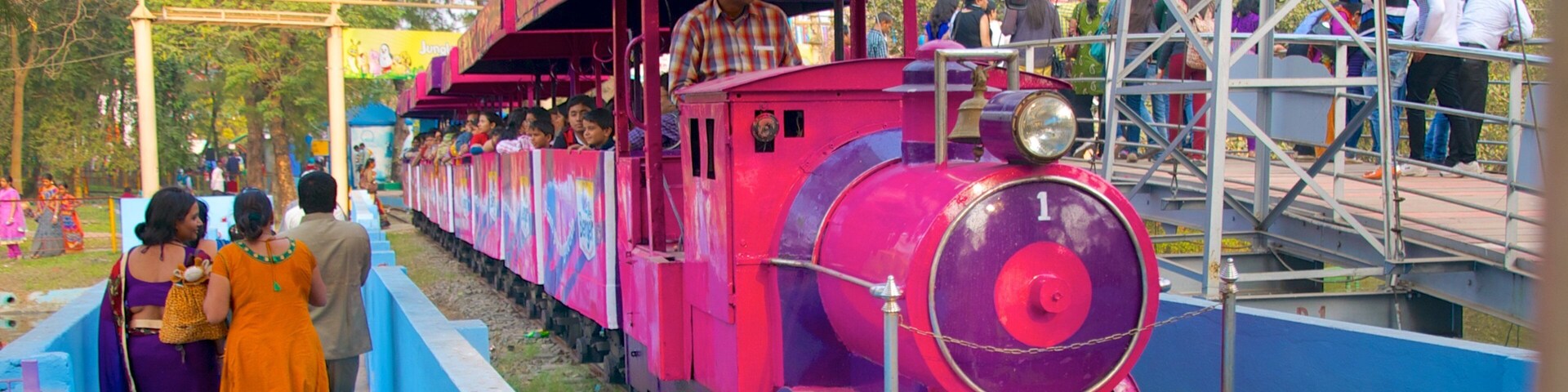 Nicco Park showing railway items, rides and a park