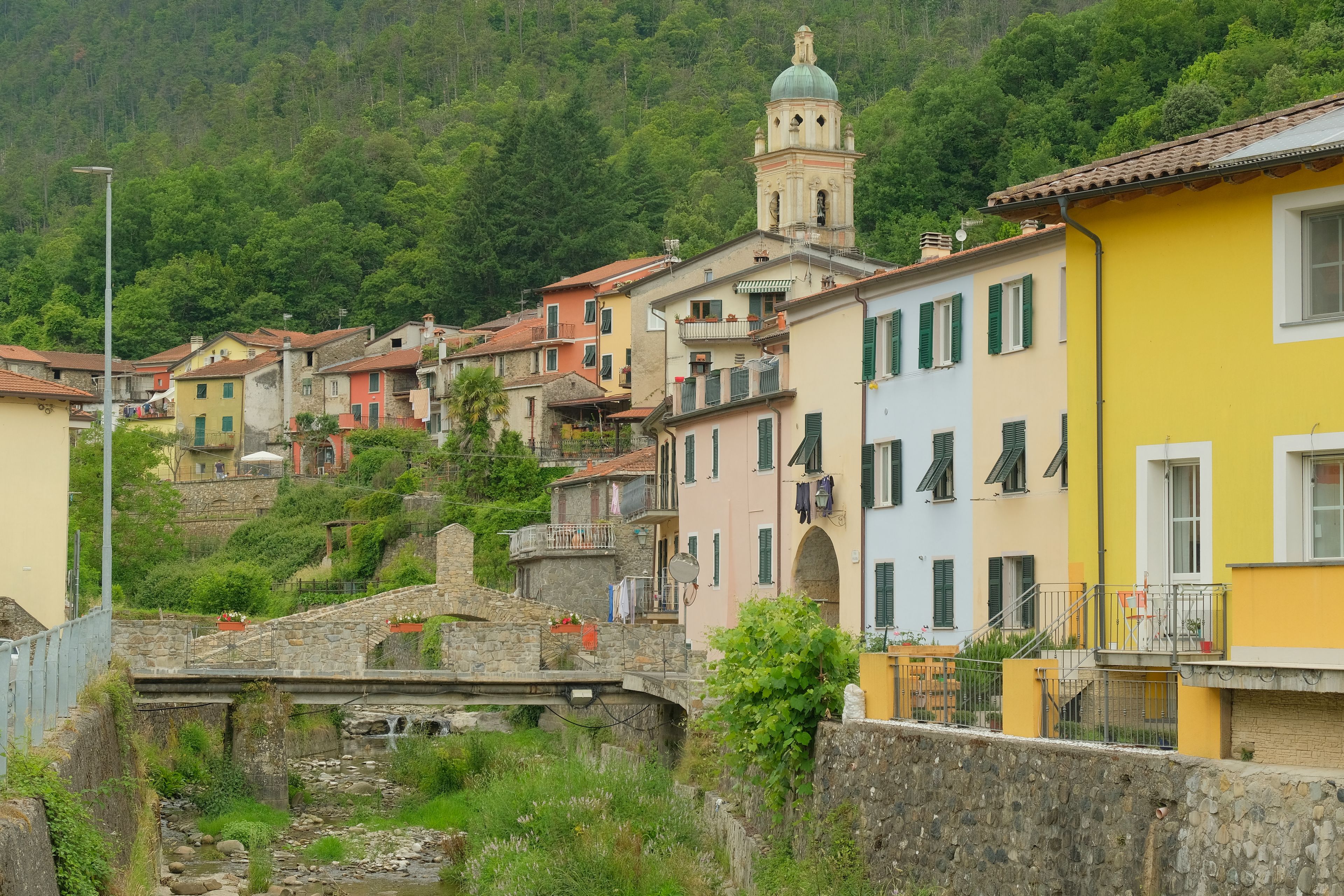 Panoramica del centro storico di Pignone in Liguria.