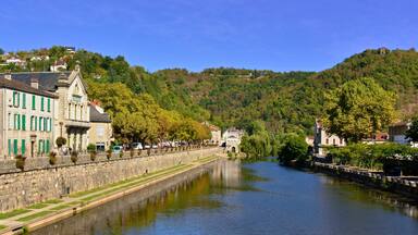 Panoramique sur l'Aveyron à Villefranche-de-Rouergue (12200), département de l'Aveyron en région Occitanie, France