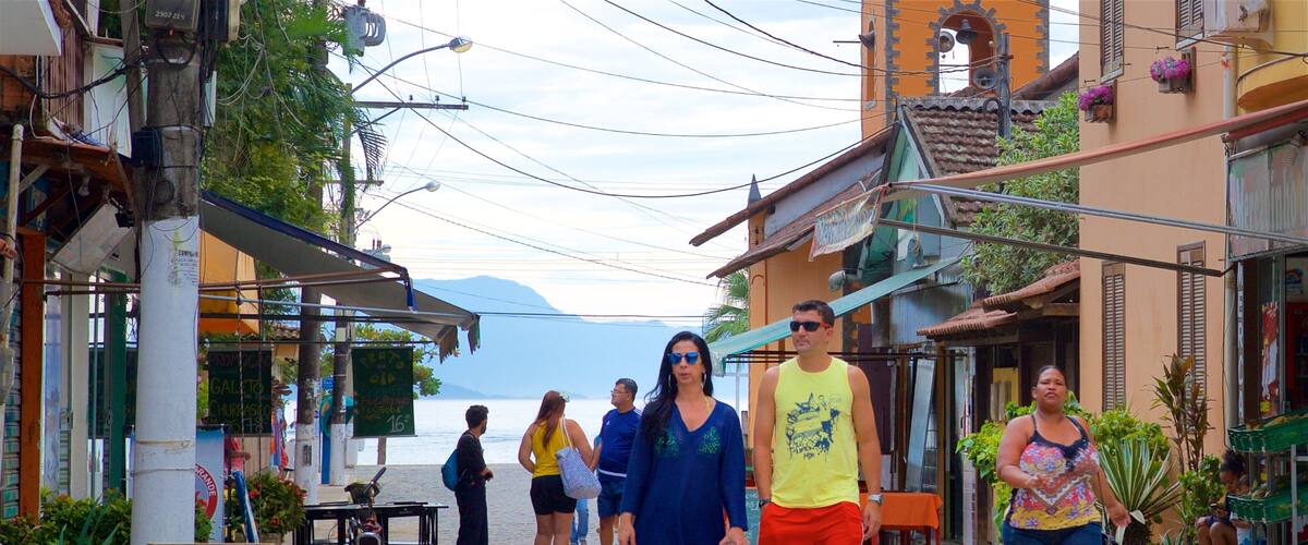 Vila do Abraao trong đó bao gồm thị trấn nhỏ và cảnh đường phố cũng như cặp đôi