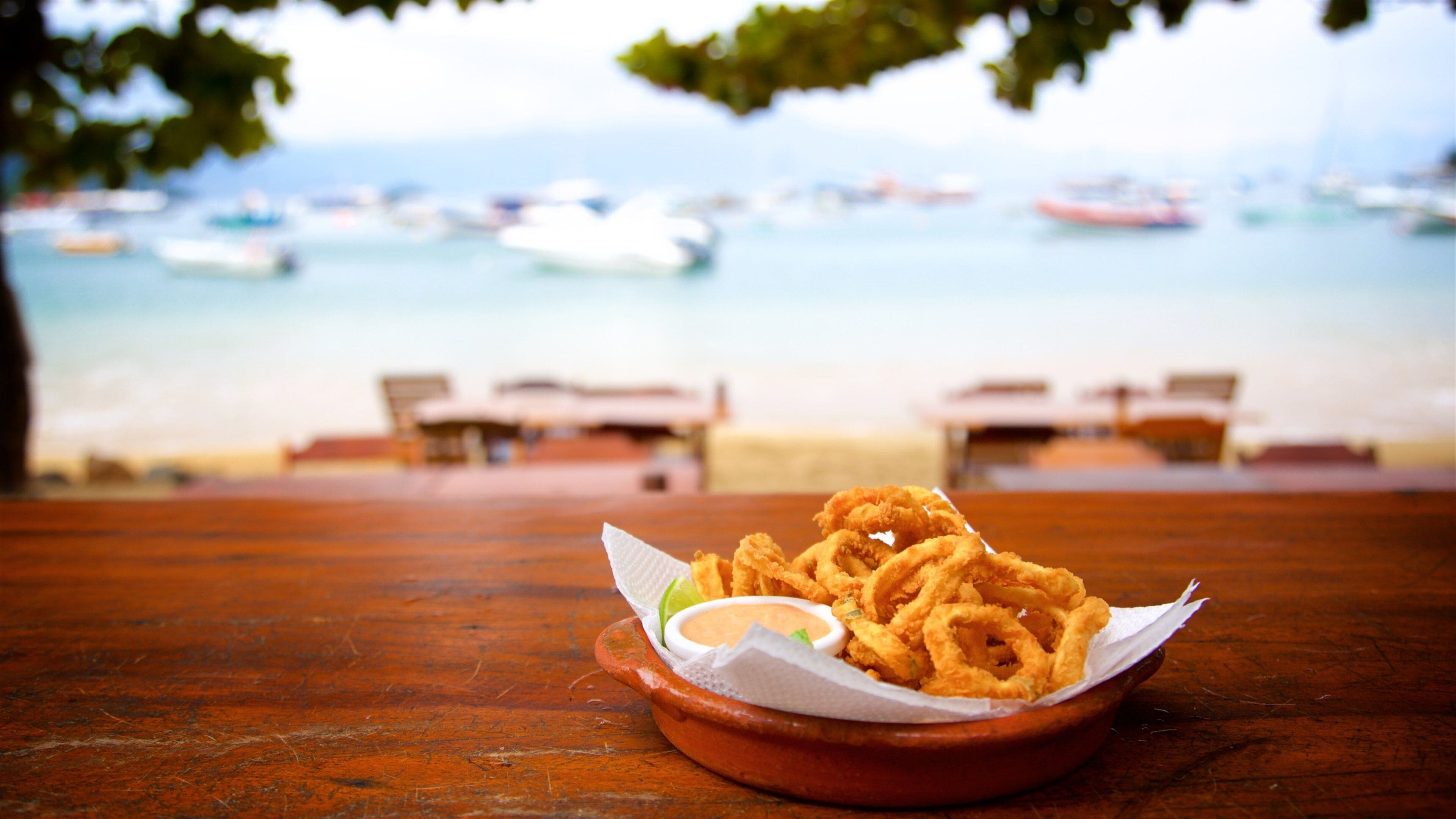 Vila do Abraao showing food and general coastal views