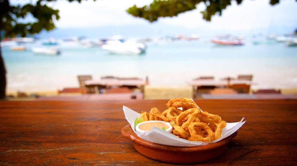 Vila do Abraao showing food and general coastal views
