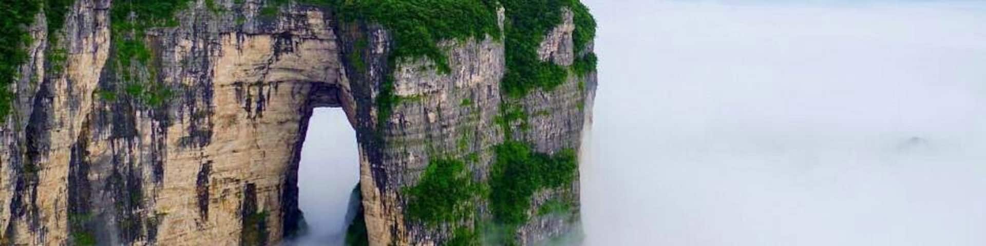 The amazing sea of clouds on the #TianmenMountain . #天门山云海奇观.
https://twitter.com/Beautifulgx