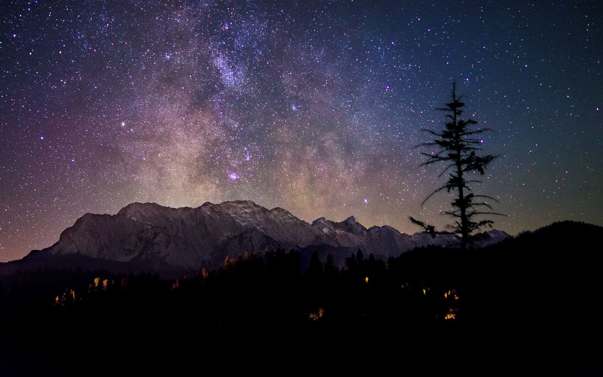 I went shooting the sunset with a friend and after having an absolutely insane sunset we decided to wait for the milky way to come out. This is the result of stacking several exposures.

#BvSAstro