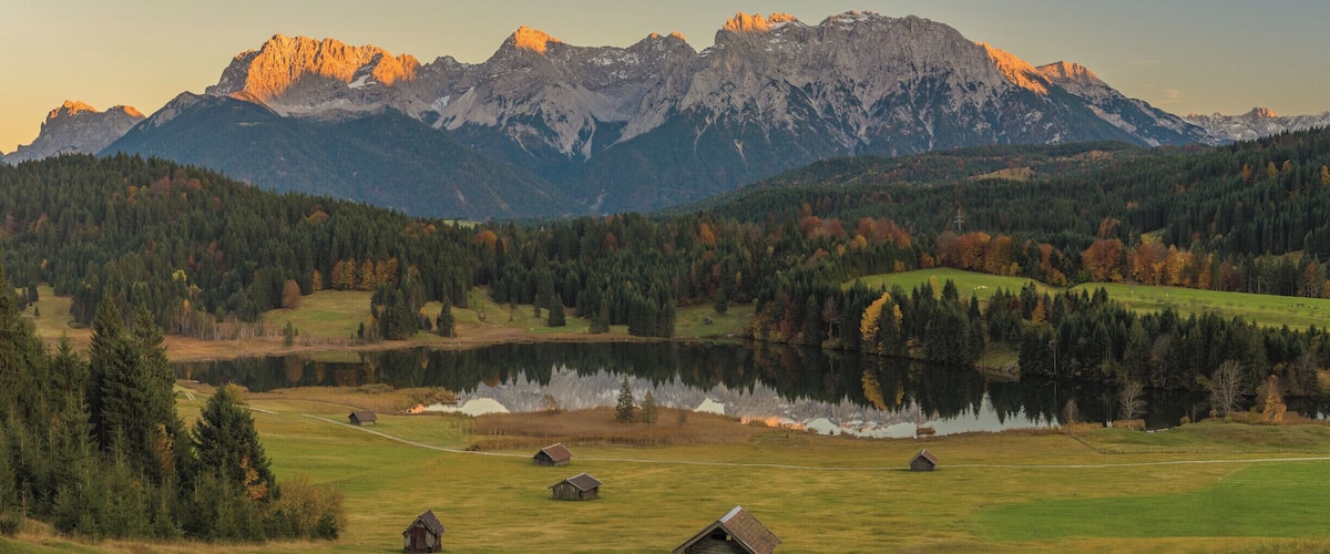 Amazing sunset at Wagenbrüchsee last fall.
 #mountains #BvSMountains