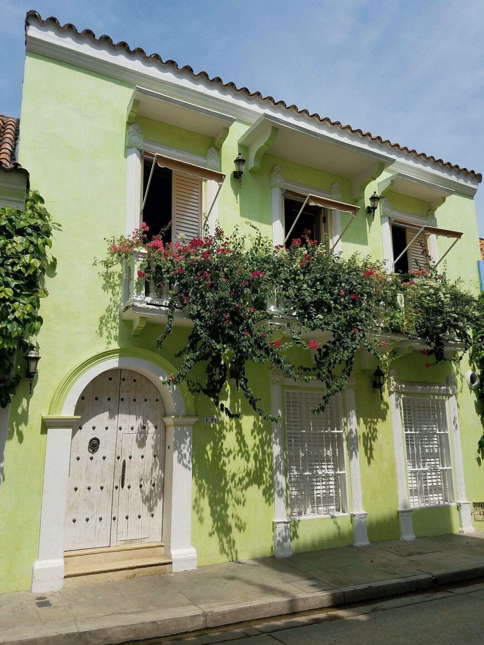 Cartagena is bright, beautiful, lush and hotter than the sun. The city is as vibrant as the homes that line the antique streets. 
#LifeatExpedia 