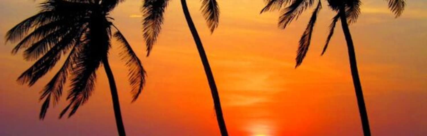 #TroveOn - You can never have enough beautiful sunsets in life, and this one in #Cartagena was truly spectacular. Love how you can see so many layers of color. The transition from day to night is so clearly delineated.