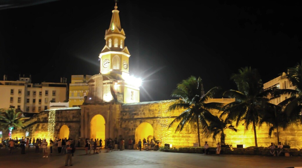 Entrada a la Cuidad Amurallada de Cartagena. Allowing you to go back to the colonial times, this old city has been preserved for an amazing evening/night walk filled with the origins of Colombian culture. Legend tells the walls surrounding this magical city were made with rock, mud and blood.
#Architecture