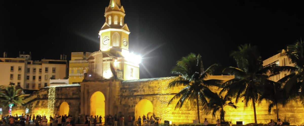 Entrada a la Cuidad Amurallada de Cartagena. Allowing you to go back to the colonial times, this old city has been preserved for an amazing evening/night walk filled with the origins of Colombian culture. Legend tells the walls surrounding this magical city were made with rock, mud and blood.
#Architecture