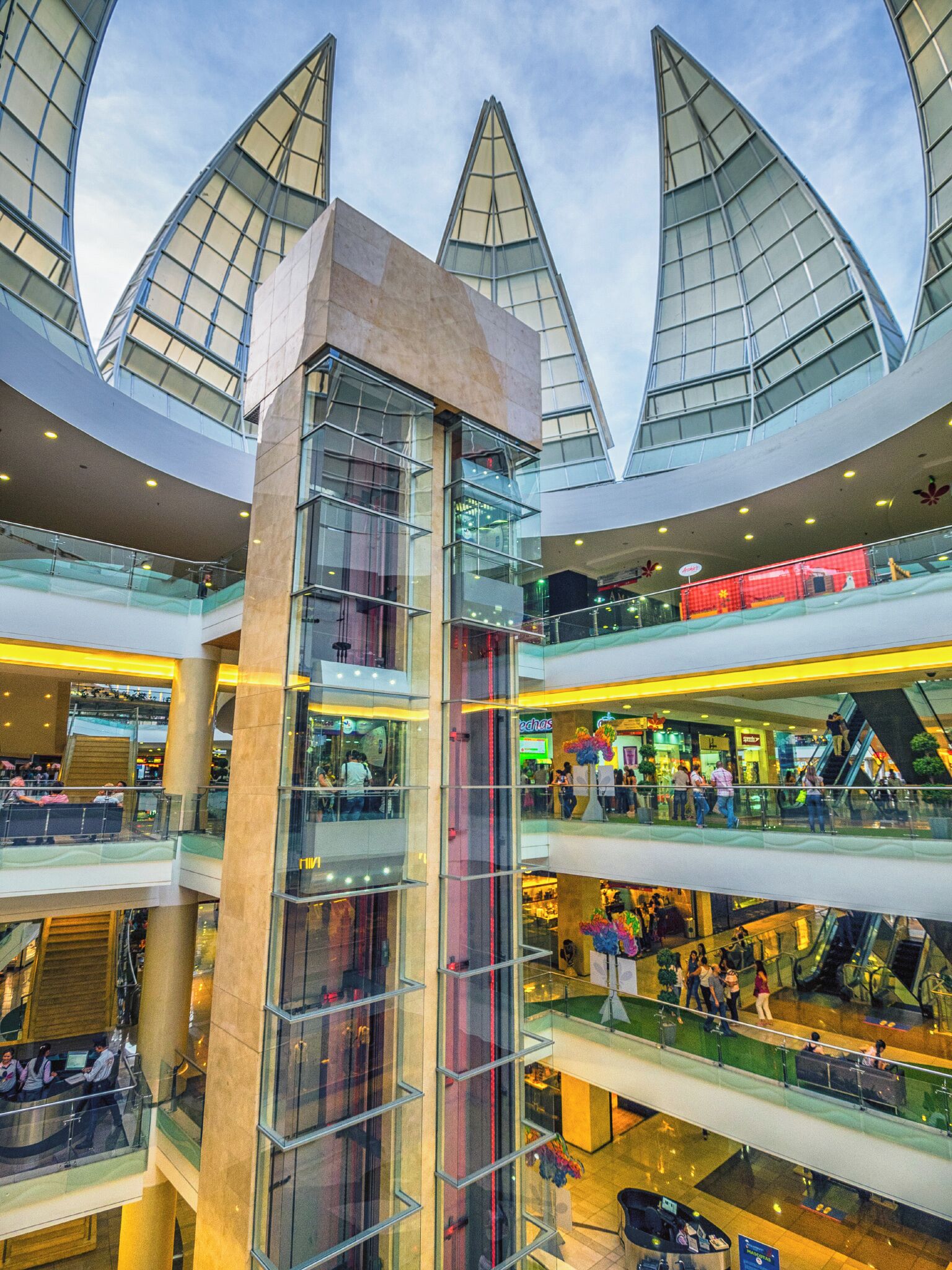 Such an impressive mall. With the heat that we struggled to adapt to in Medellin, we often found ourselves seeking out the comfort of air conditioned malls. Although, malls are not are favorite thing, this was definitely our favorite mall in Medellin. A must see, if you're in the area.
#colombia #shopping #travel